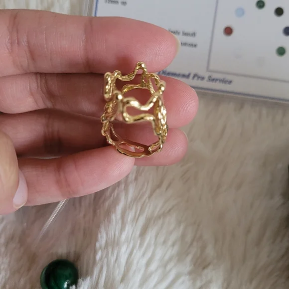 💐SOLD ❤️ K18 Japan gold ring with 8 natural stones💐 - Picture 6 of 12